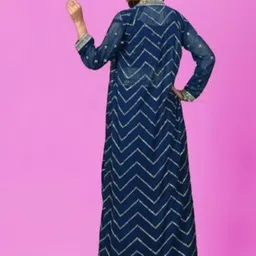 PARROT CREATION Floral Embroidered Crop Top With Shrug And Skirt image 2