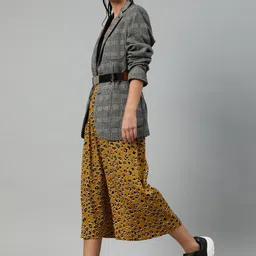 Sera Women Floral Printed Flared High-Rise Culottes Trousers image 4