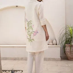 Indo Era Women Floral Printed Regular Pure Cotton Kurti with Trousers image 2