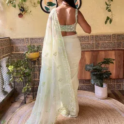 KALINI Green Faux Georgette Crush Saree With Unstitched Blouse Piece image 3