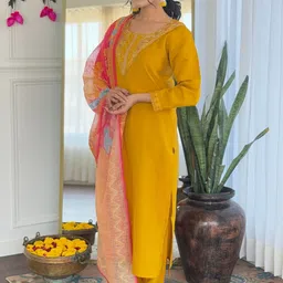 LIVIX Women Ethnic Motifs Embroidered Regular Thread Work Chanderi Silk Kurta with Trousers & With Dupatta image 2