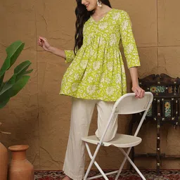 GLAM ROOTS Women Floral Printed Gathered or Pleated V-Neck Regular Top image 4