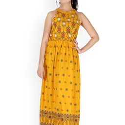 Neelokurti Women Floral Printed Boat Neck Kurta-picture-49