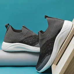 SCHOOZI Men Colourblocked Round Toe Running Non-Marking Sports Shoes-picture-42