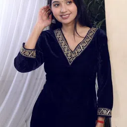 ROOTSOUL Women Ethnic Motifs Embroidered Regular Velvet Kurta with Trousers image 3