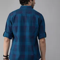 roadster Men Regular Fit Checkered Casual Shirt image 5
