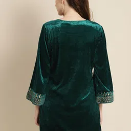 Shae by SASSAFRAS Teal Velvet Kurti image 2
