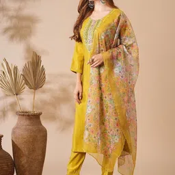 BESUCHER Floral Embroidered Chanderi Cotton Straight Kurta With Trouser & Dupatta image 2