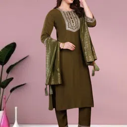 Milastru Women Floral Embroidered Sequinned Kurta with Trousers & Dupatta image 2