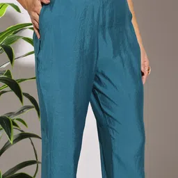 Meena Bazaar Women Floral Embroidered Regular Thread Work Kurta with Trousers image 3