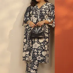 EXTRA LOVE BY LIBAS Floral Printed V-Neck Straight Kurta With Trousers-picture-13