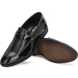 DODA Men Textured Patent Leather Loafers image 5