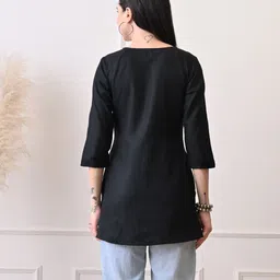 akshatani Women Embroidered Cotton Blend Straight Kurta image 2