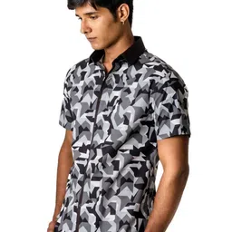 VIVEK KARUNAKARAN Men Spread Collar Abstract Printed Cotton Slim Fit Casual Shirt image 3