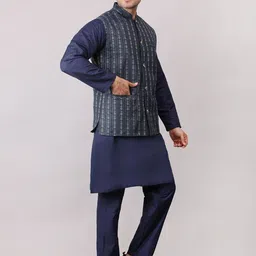 Voniry Men Ethnic Motifs Embroidered Regular Kurta with Pyjamas image 3
