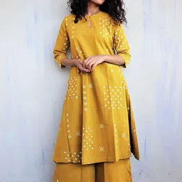 Aaghnya Women Yellow Kurta Sets-picture-18