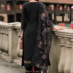 CANIZZARO Women Floral Embroidered Regular Thread Work Kurta with Trousers & With Dupatta image 2