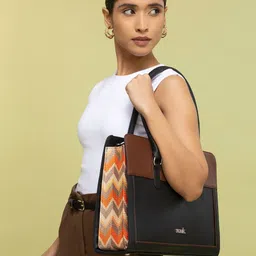 ZOUK Women Geometric Printed Structured Leather Shoulder Bag-picture-38