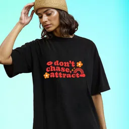 Slenor Printed V-Neck Applique T-shirt-image-17