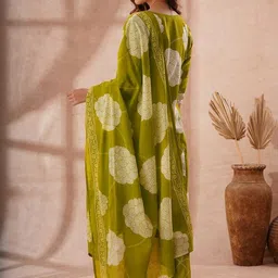 Moda Rapido Women Floral Printed Regular Chanderi Cotton Kurta with Trousers & With Dupatta image 2