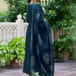 GoSriKi Women Regular Kurta with Trousers & With Dupatta image 4
