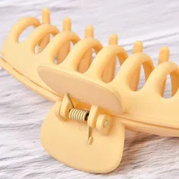 SHREEWATCHES Women Set of 3 Assorted Claw Clip image 2