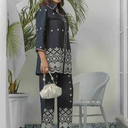 House of Pataudi Embroidered Three-Quarter Sleeves Shirt With Trouser image 5