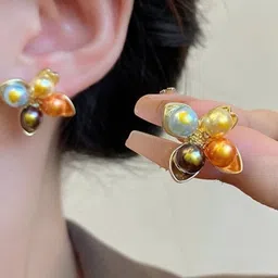 AKISON JEWELS Pearls Flower Earrings image 2
