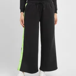 levi's Women's Loose Fit Trousers image 3