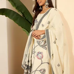 House of Pataudi Embroidered Kurta With Trouser & Dupatta image 4