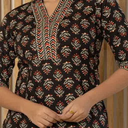 NUNCHII Floral Print Mandarin Collar Cotton Top image 4