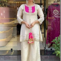 VS MALL Women Ethnic Motifs Embroidered Regular Thread Work Kurta with Palazzos image 3