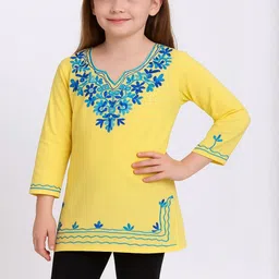 Naida Ethnic Motifs Embroidered V-Neck Thread Work Thread Work Kurti-picture-30