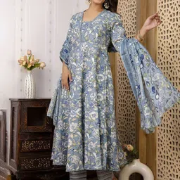 PARTHVI Floral Printed V-Neck Pure Cotton Anarkali Kurta With Trousers And Dupatta image 3