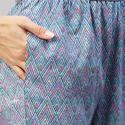 Aaghnya Women Printed Kurta Set image 2