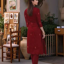 DIVASTRI Women Woven Design Printed Kurta with Trousers & Dupatta image 4