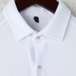 Trendyol Men Textured Spread Collar Casual Shirt image 2