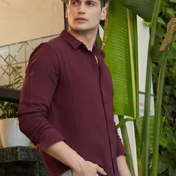 Campus Sutra Men Classic Fit Spread Collar Textured Cotton Casual Shirt image 4