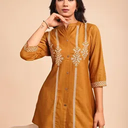 Peach Petals Embroidered Mandarin Collar Tunic With Trousers Co-Ords image 3