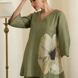 Bannos Swagger Floral Printed V-Neck Tunic & Trousers image 3