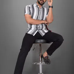 Metronaut Men Regular Fit Spread Collar Vertical Striped Casual Shirt image 3