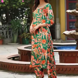 GoSriKi Floral Printed V-Neck Straight Kurta With Palazzos image 3