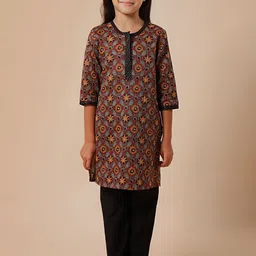 Sangria Girls Printed Pure Cotton Kurta With Trousers-picture-24