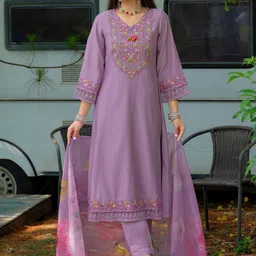 Indo Era Floral Yoke Design V-Neck Thread Work Straight Kurta With Trousers & Dupatta image 3