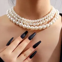 Samridhi DC 3-Layered Beaded Necklace image 1