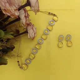 Women Click Gold-Plated Artificial Stoned-Studded Jewellery Set image 2