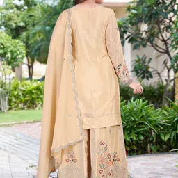 Miss Ethnik Women Ethnic Motifs Embroidered Regular Thread Work Kurta with Sharara & With Dupatta image 2