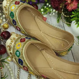 Fulkari Women Embellished Ethnic Mojaris Flats image 2