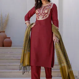 SKYLEE Women Floral Embroidered Kurta with Trousers & Dupatta image 2