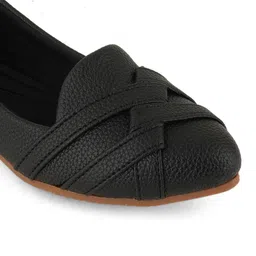 Cogner Women Textured Mules Flats image 3